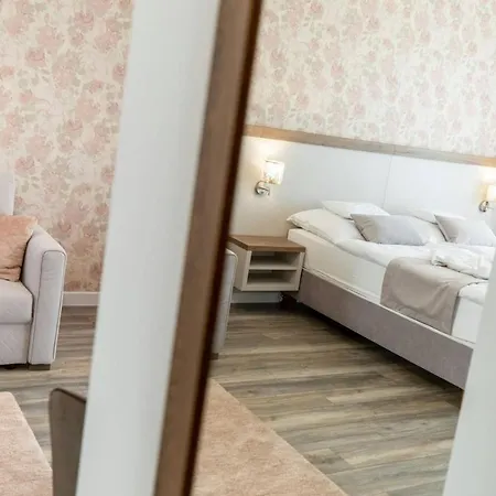 Вилла Aszuvilag Rezidencia With Sauna & Jacuzzi *