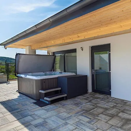 Aszuvilag Rezidencia With Sauna & Jacuzzi Вилла Legyesbenye