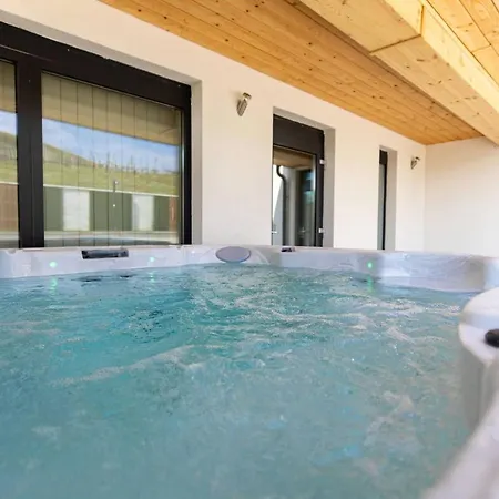 Вилла Aszuvilag Rezidencia With Sauna & Jacuzzi *