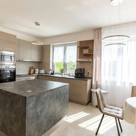 Aszuvilag Rezidencia With Sauna & Jacuzzi Legyesbenye