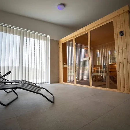 Вилла Aszuvilag Rezidencia With Sauna & Jacuzzi