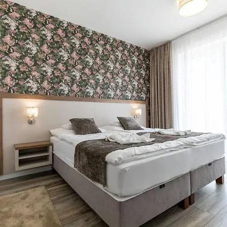 Вилла Aszuvilag Rezidencia With Sauna & Jacuzzi *