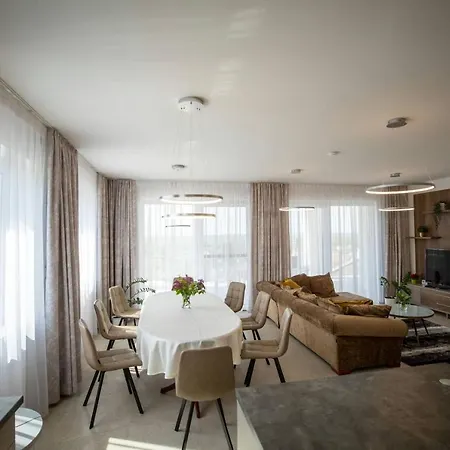 Вилла Aszuvilag Rezidencia With Sauna & Jacuzzi