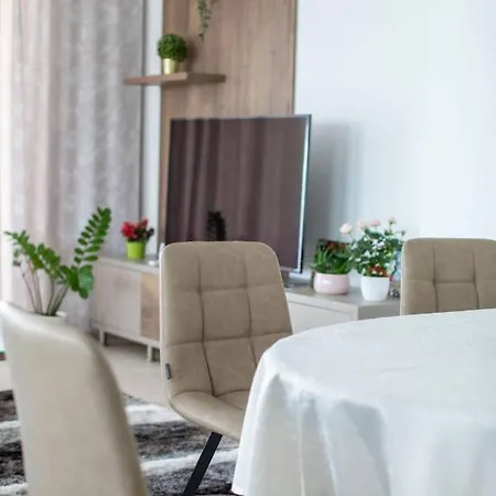 Вилла Aszuvilag Rezidencia With Sauna & Jacuzzi *