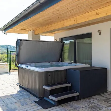 Aszuvilag Rezidencia With Sauna & Jacuzzi ヴィラ *
