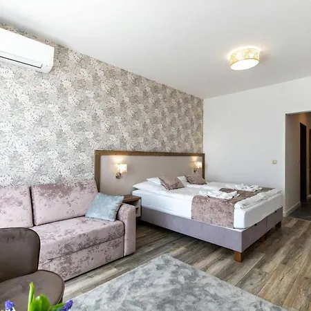 Вилла Aszuvilag Rezidencia With Sauna & Jacuzzi *