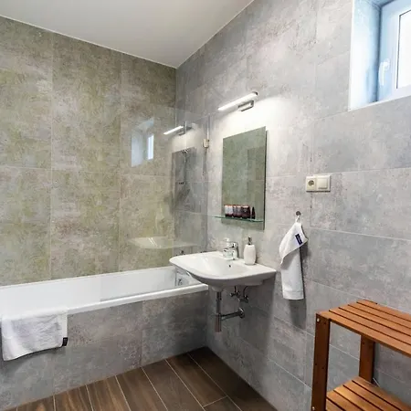 Aszuvilag Rezidencia With Sauna & Jacuzzi *