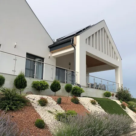 Вилла Aszuvilag Rezidencia With Sauna & Jacuzzi