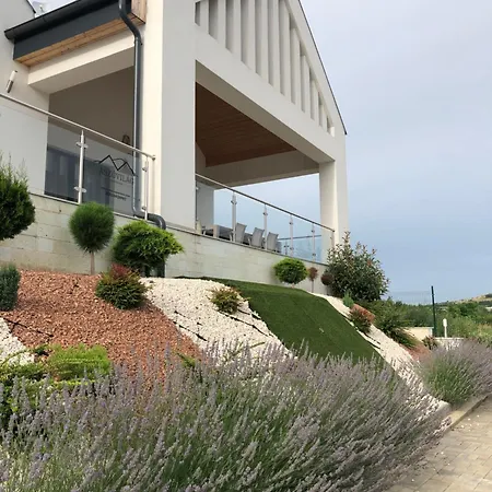 Вилла Aszuvilag Rezidencia With Sauna & Jacuzzi *