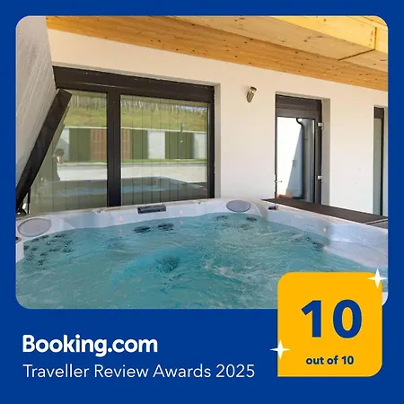 Вилла Aszuvilag Rezidencia With Sauna & Jacuzzi *