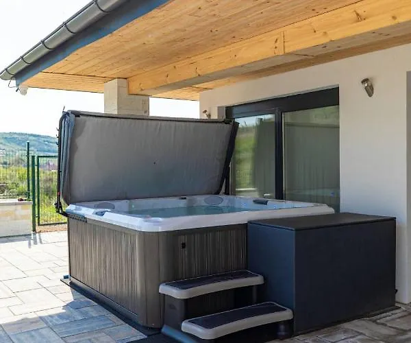 Aszuvilag Rezidencia With Sauna & Jacuzzi Villa *
